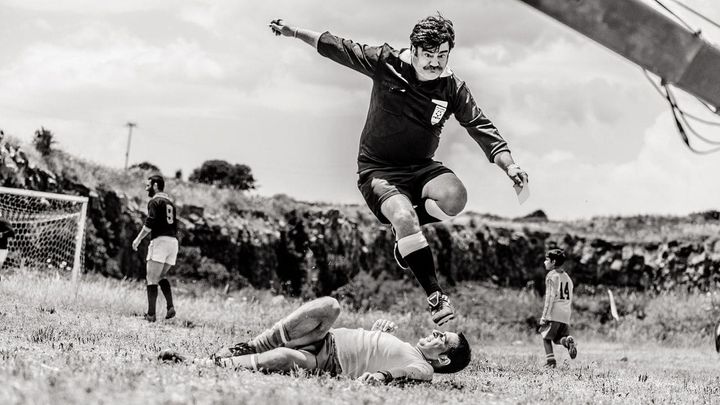 Una scena tratta dal film L'arbitro