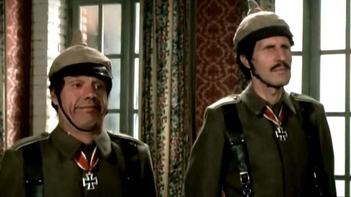 Una scena tratta dal film Armiamoci e partite!