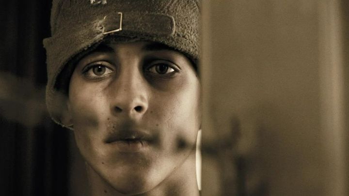 Una scena tratta dal film Senza destino