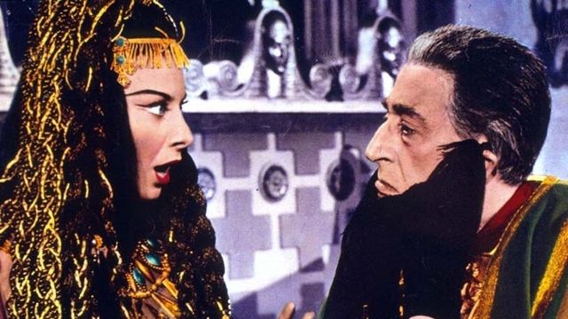 Una scena tratta dal film Totò e Cleopatra