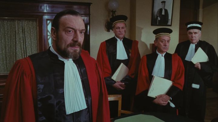 Una scena tratta dal film L'affare della sezione speciale