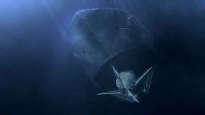 Una scena tratta dal film Mega Shark vs. Mecha Shark