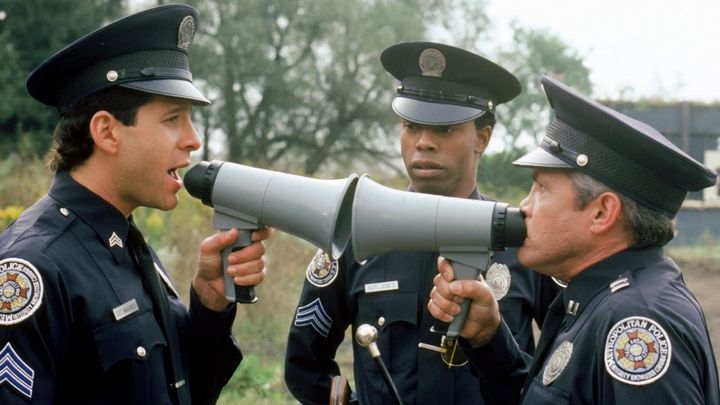 Una scena tratta dal film Scuola di polizia 4: Cittadini in… guardia