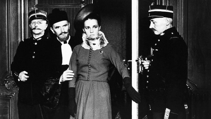 Una scena tratta dal film Mata-Hari, agente segreto H21