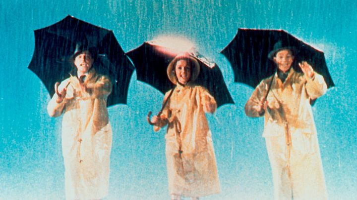 Una scena tratta dal film Cantando sotto la pioggia