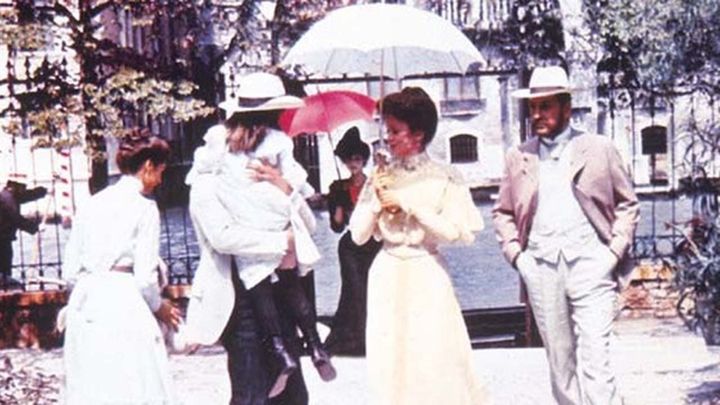 Una scena tratta dal film Fatti di gente perbene