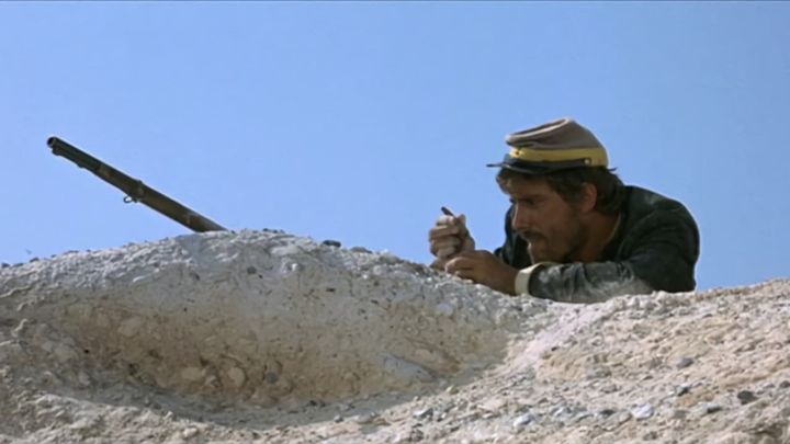 Una scena tratta dal film Professionisti per un massacro