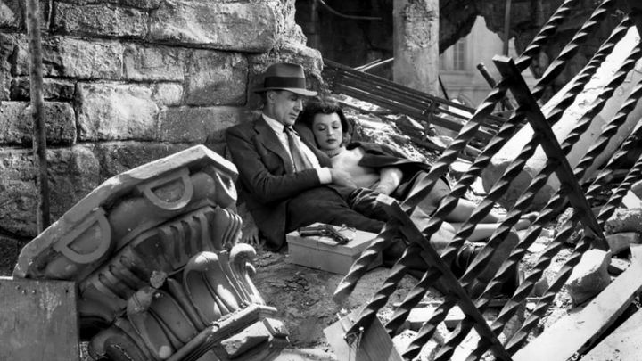 Una scena tratta dal film Maschere e pugnali