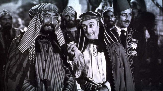 Una scena tratta dal film Totò sceicco