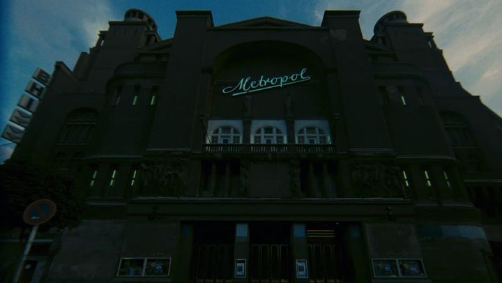 Una scena tratta dal film Dèmoni