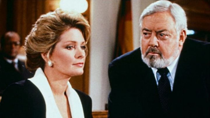 Una scena tratta dal film Il ritorno di Perry Mason