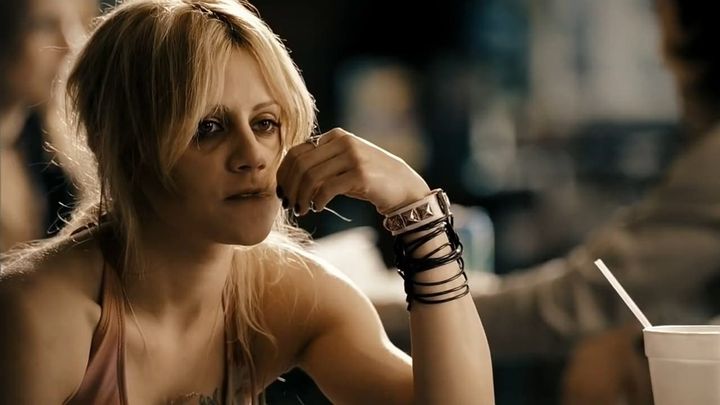 Una scena tratta dal film The Dead Girl