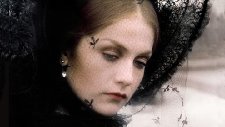 Una scena tratta dal film La storia vera della signora dalle camelie