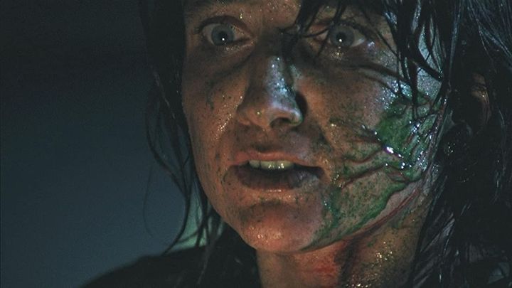 Una scena tratta dal film Demoni 2... L'incubo ritorna