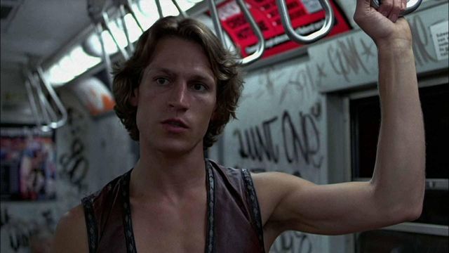 Una scena tratta dal film I guerrieri della notte