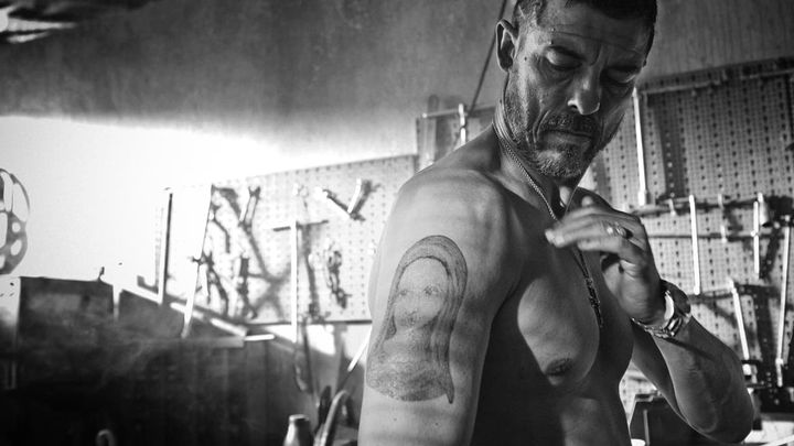 Una scena tratta dal film Razzabastarda