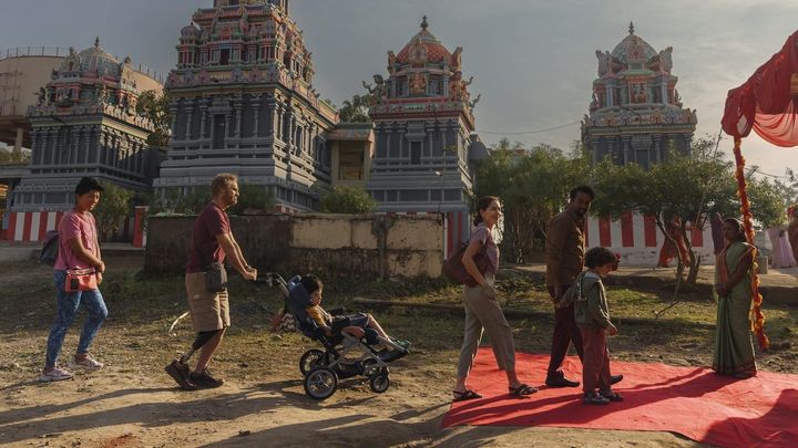 Una scena tratta dal film Due emisferi