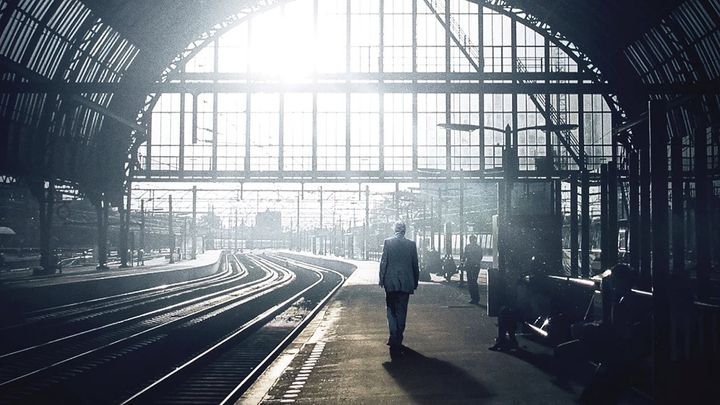 Una scena tratta dal film Treno di notte per Lisbona