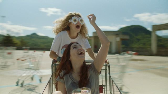Una scena tratta dal film Le ragazze non piangono