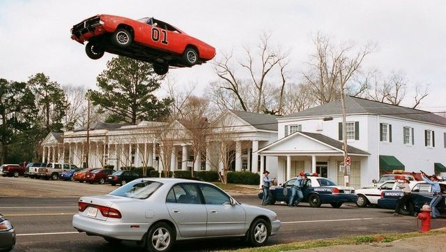 Una scena tratta dal film Hazzard - I Duke alla riscossa