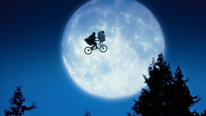 Una scena tratta dal film E.T. l'extra-terrestre