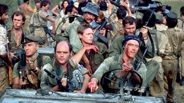 Una scena tratta dal film I mastini della guerra