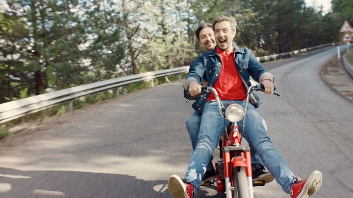 Una scena tratta dal film Poveri noi