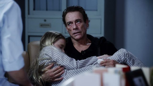 Una scena tratta dal film Pound of Flesh