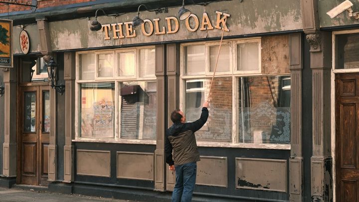 Una scena tratta dal film The Old Oak