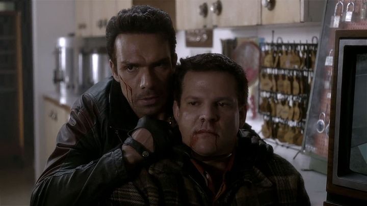 Una scena tratta dal film The Package