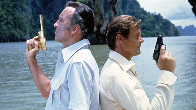 Una scena tratta dal film Agente 007 - L'uomo dalla pistola d'oro
