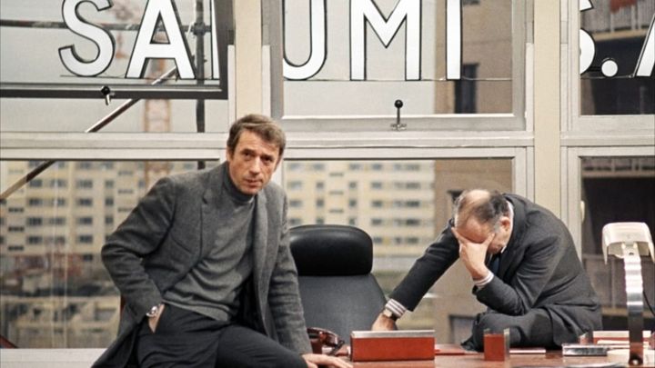 Una scena tratta dal film Crepa padrone, tutto va bene