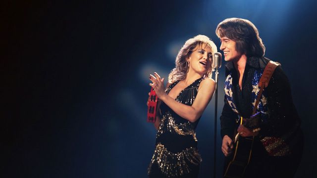 Una scena tratta dal film Song Sung Blue - Una melodia d'amore