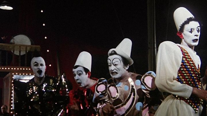 Una scena tratta dal film I clowns