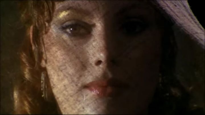 Una scena tratta dal film Assassinio Al Cimitero Etrusco