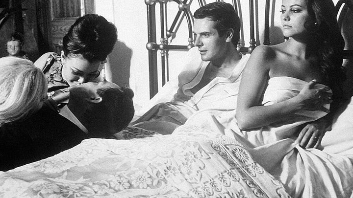 Una scena tratta dal film Il magnifico cornuto