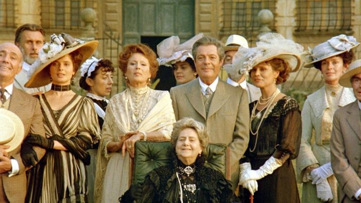 Una scena tratta dal film Oci ciornie