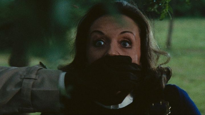 Una scena tratta dal film Una farfalla con le ali insanguinate