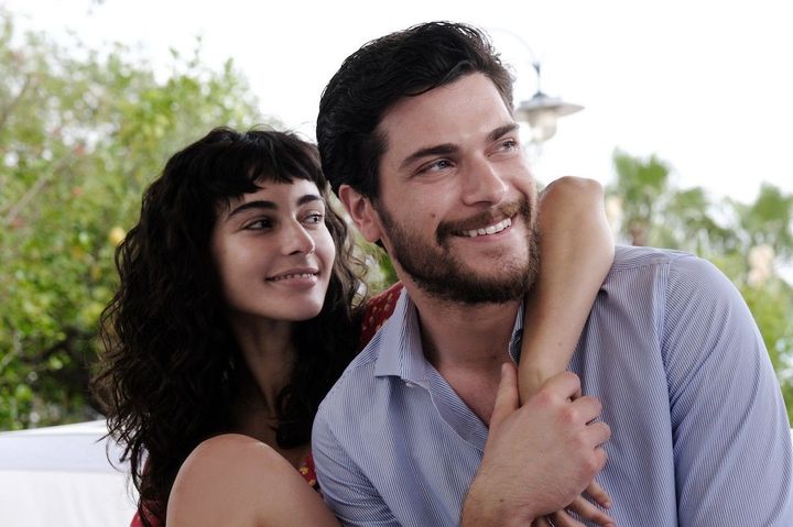 Una scena tratta dal film Diversi come due gocce d'acqua