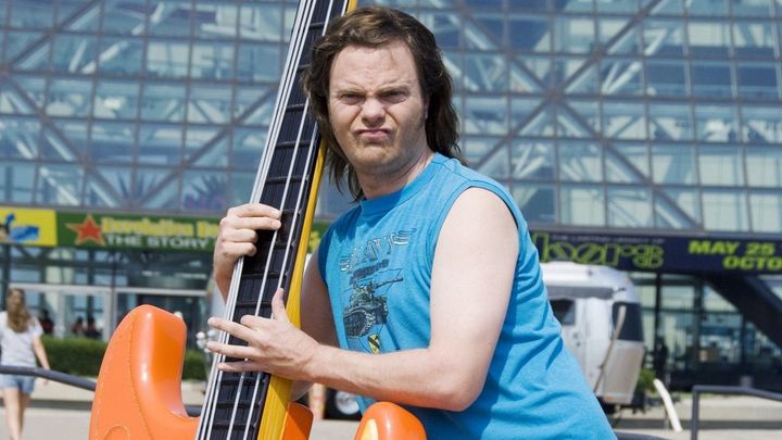 Una scena tratta dal film The Rocker - Il batterista nudo