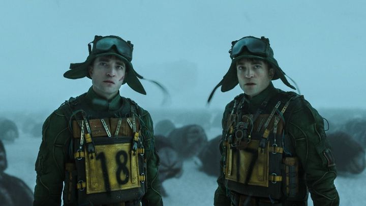 Una scena tratta dal film Mickey 17