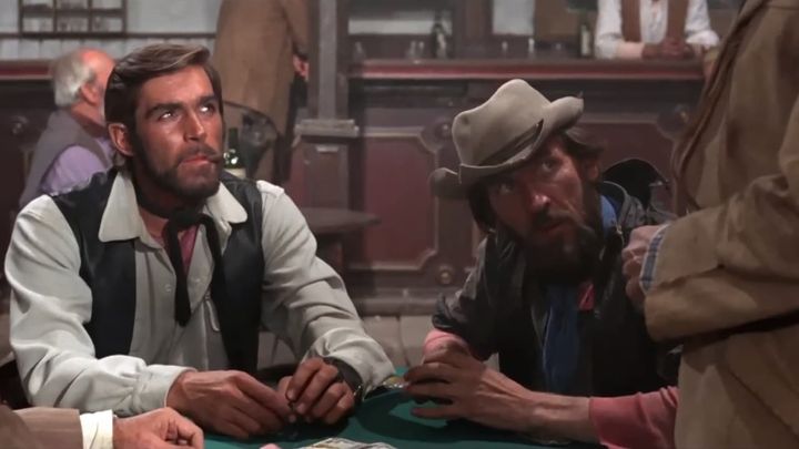 Una scena tratta dal film Il sole sotto la terra