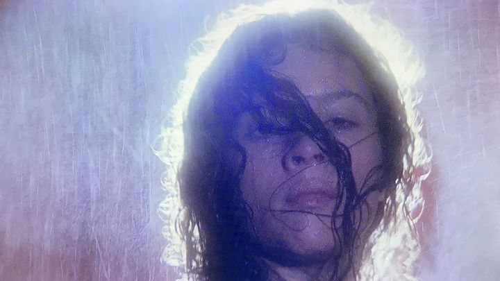 Una scena tratta dal film Murderock - Uccide a passo di danza