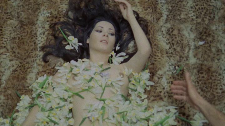 Una scena tratta dal film Perché quelle strane gocce di sangue sul corpo di Jennifer?