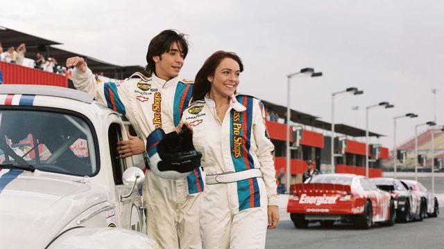 Una scena tratta dal film Herbie - Il super maggiolino