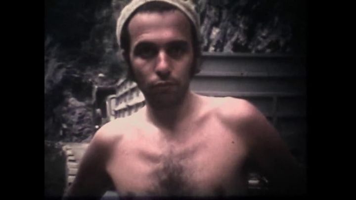 Una scena tratta dal film Il lungo viaggio dell'autobus giallo