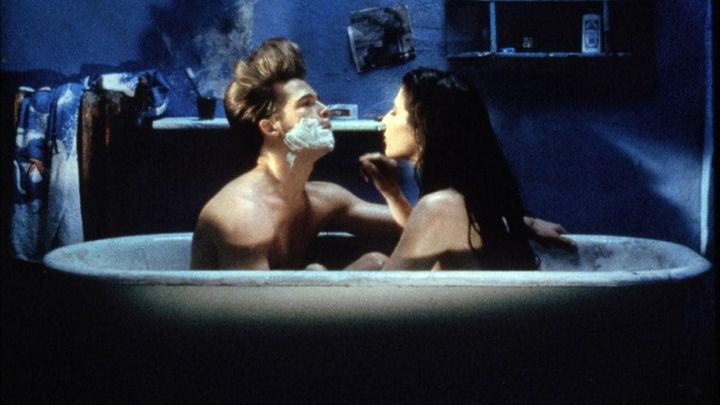 Una scena tratta dal film Johnny Suede