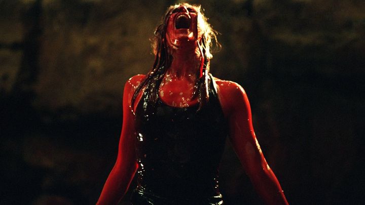 Una scena tratta dal film The Descent - Discesa nelle tenebre