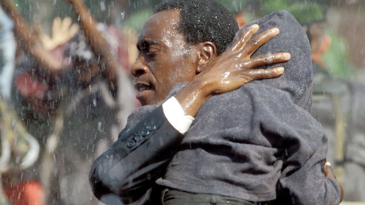 Una scena tratta dal film Hotel Rwanda