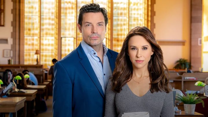 Una scena tratta dal film Crossword Mysteries - Proposta con omicidio